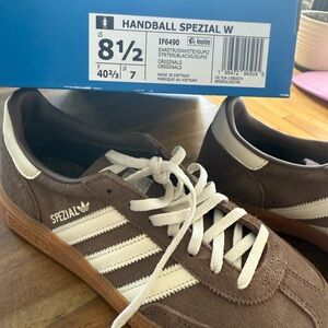 Adidas Spezial Brown women’s Sneakers